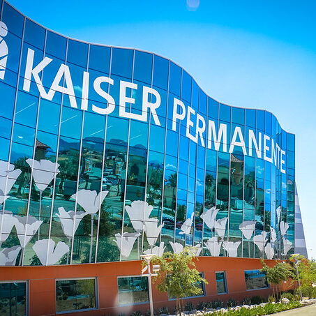 Exterior view of a Kaiser Pemanente medical center.