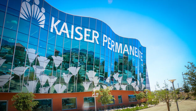 Exterior view of a Kaiser Pemanente medical center.